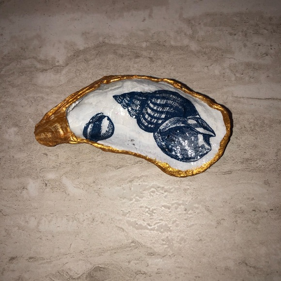 Handmade oyster shell jewelry trinket dish / ring dish - seashell design 🐚 - Picture 2 of 5